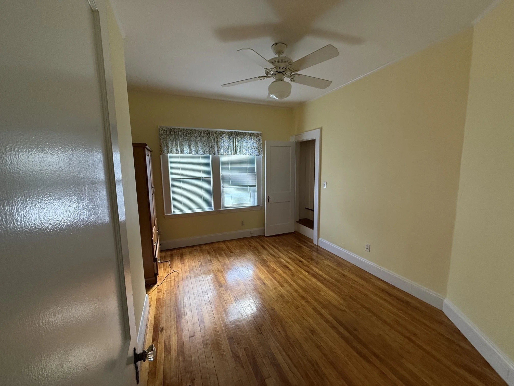 3 bed, 1 bath apartment for rent at 71 Ocean St, Quincy — photo 8 of 17