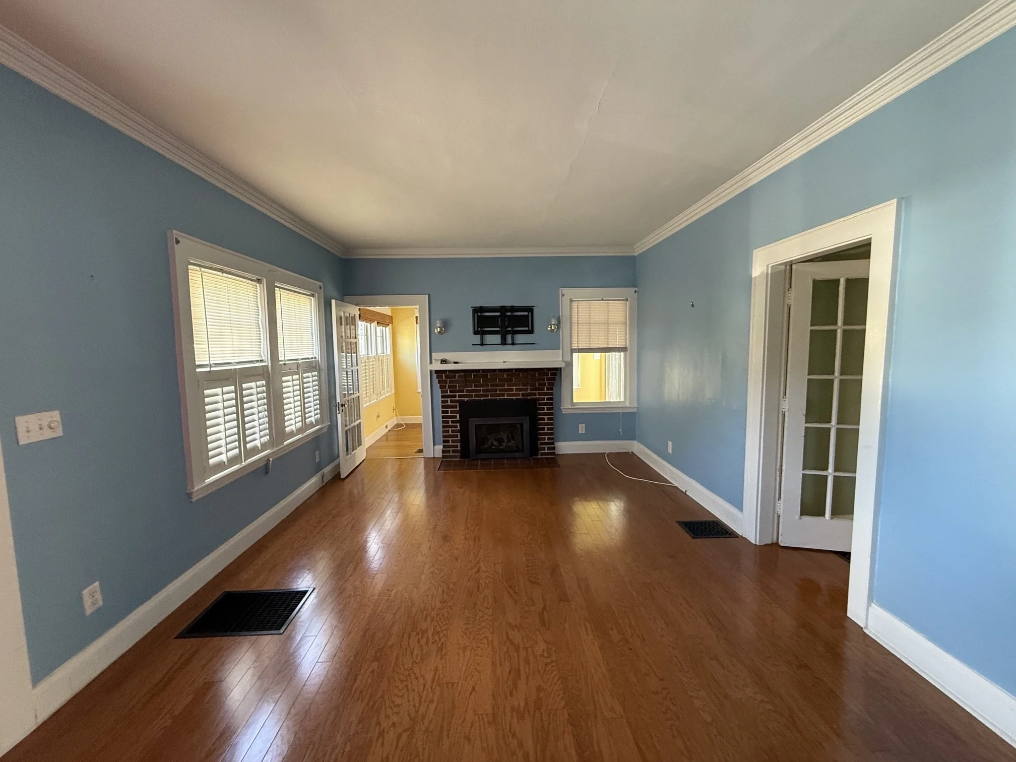 3 bed, 1 bath apartment for rent at 71 Ocean St, Quincy — photo 3 of 17