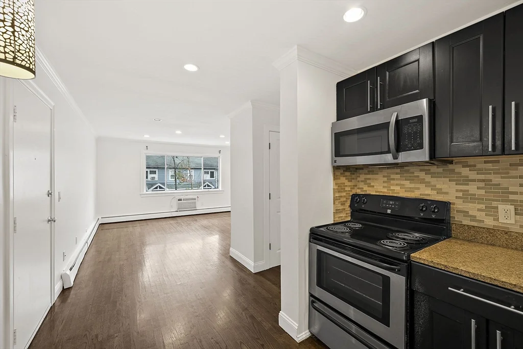 2 bed, 1 bath apartment for rent at 71 Oxford Ave Unit 3, Strawberry Hill — photo 7 of 16