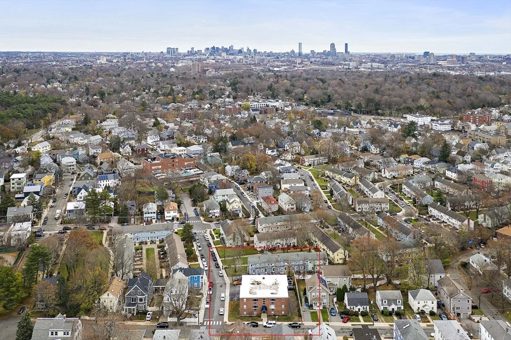 2 bed, 1 bath apartment for rent at 71 Oxford Ave Unit 3, Strawberry Hill