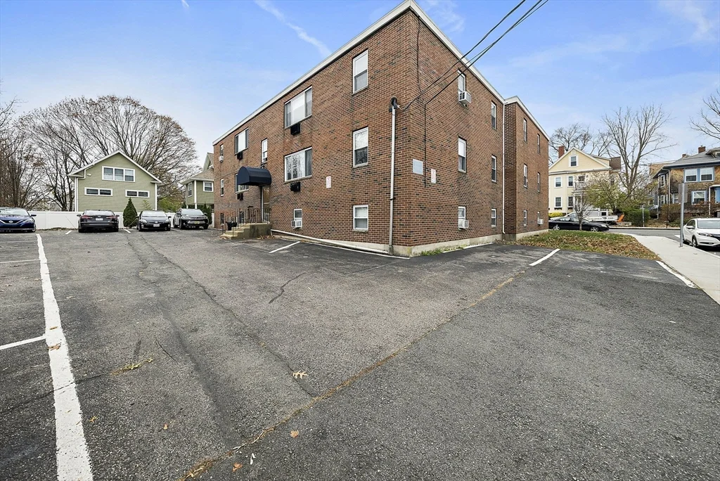 2 bed, 1 bath apartment for rent at 71 Oxford Ave Unit 3, Strawberry Hill — photo 14 of 16
