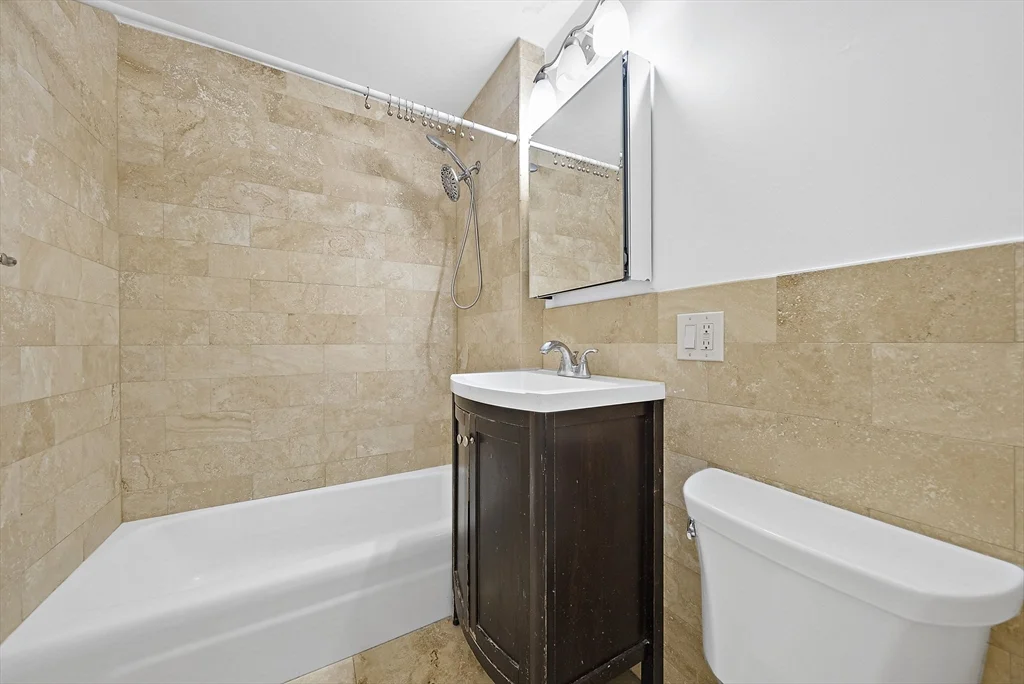 2 bed, 1 bath apartment for rent at 71 Oxford Ave Unit 3, Strawberry Hill — photo 13 of 16