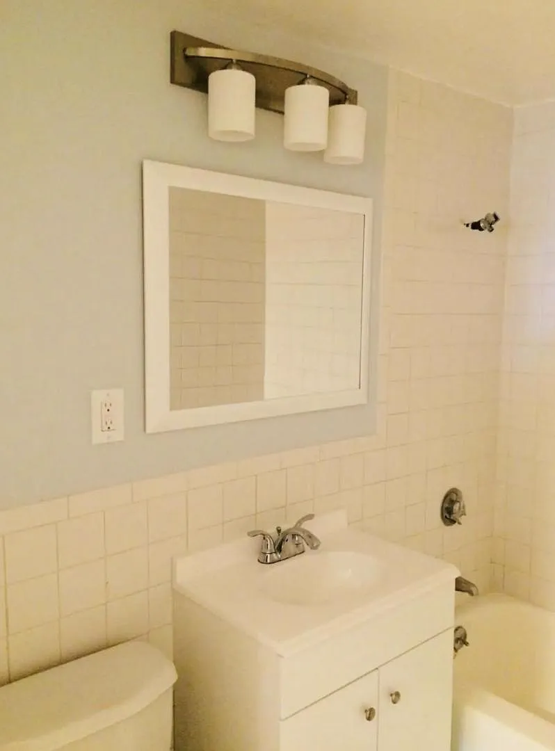 2 bed, 1 bath apartment for rent at 71 Oxford Ave Unit B, Strawberry Hill — photo 10 of 12