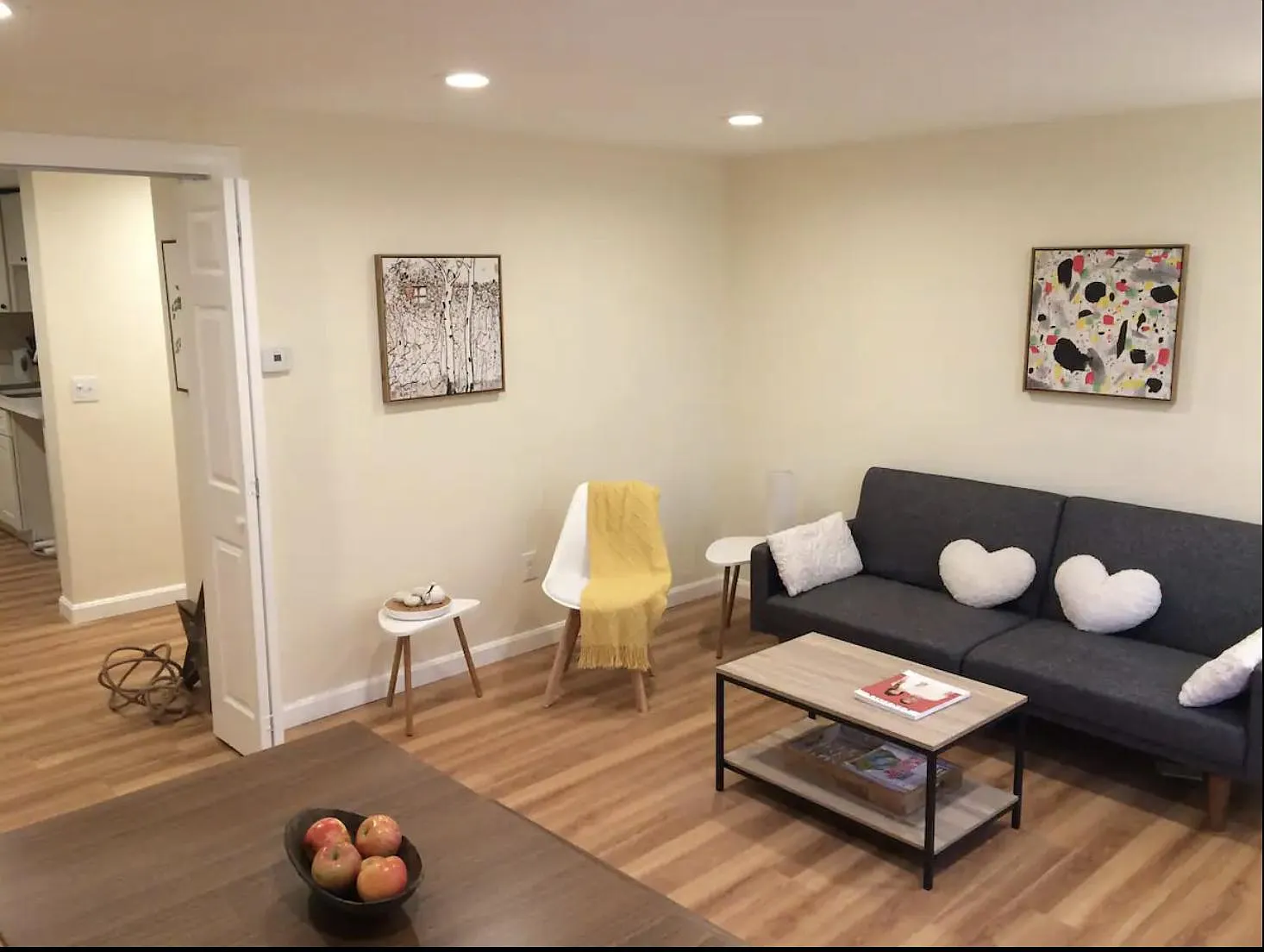 2 bed, 1 bath apartment for rent at 71 Oxford Ave Unit B, Strawberry Hill — photo 2 of 12
