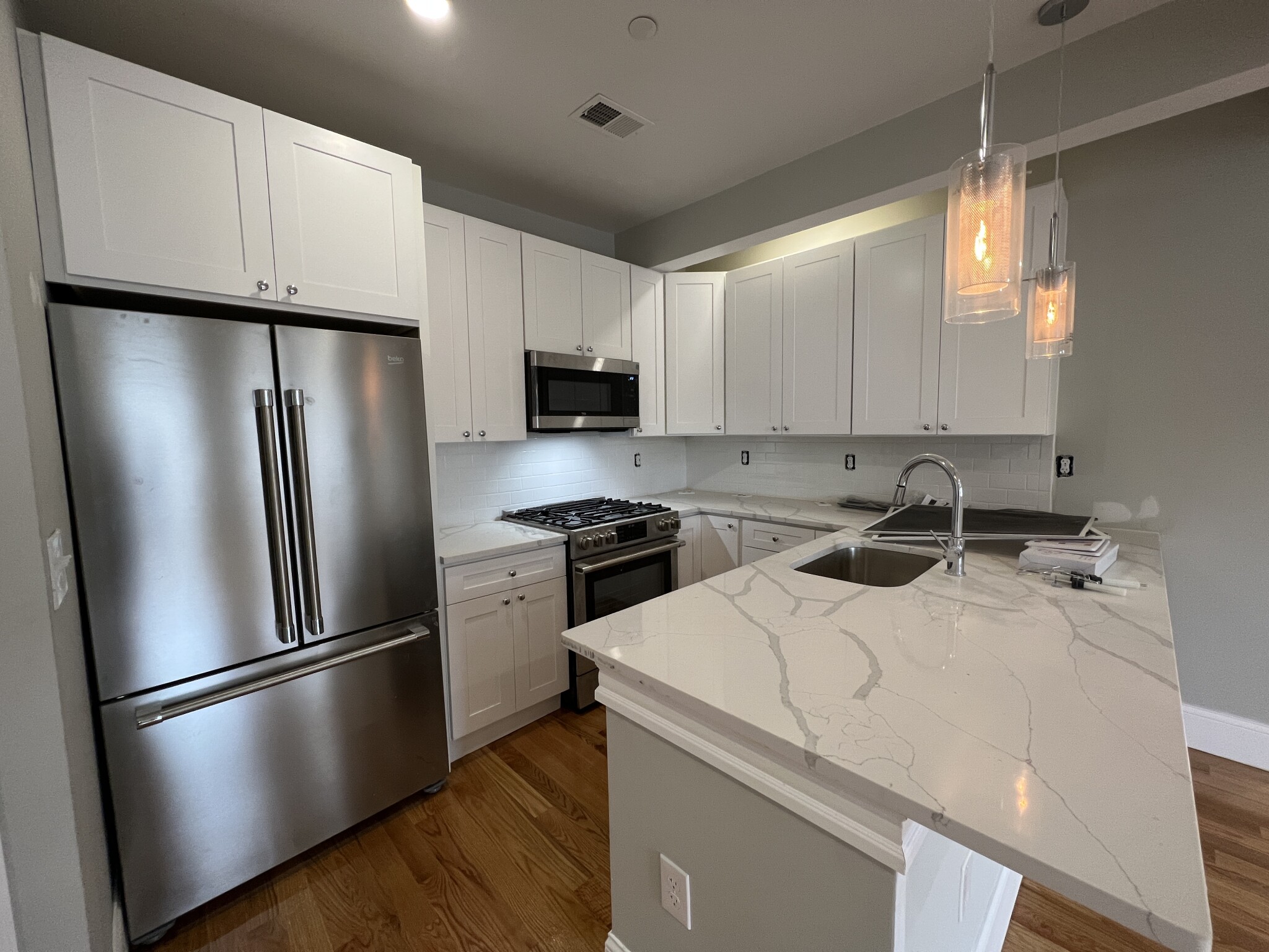 2.5 bed, 2 bath apartment for rent at 71 Pearl St Unit 2, East Somerville — photo 3 of 41