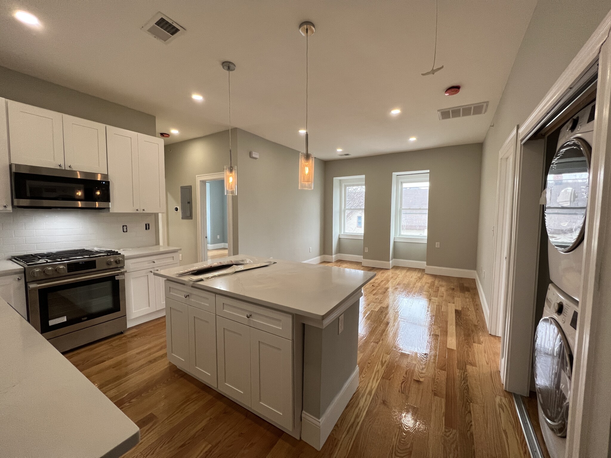 2.5 bed, 2 bath apartment for rent at 71 Pearl St Unit 3, East Somerville — photo 1 of 24