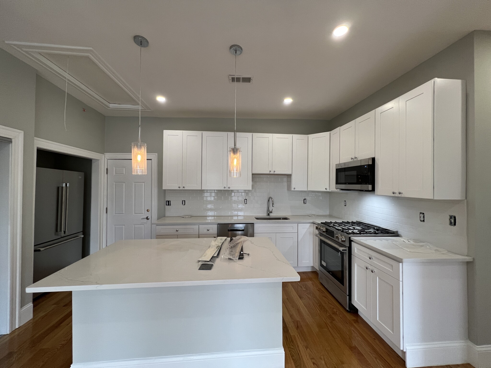 2.5 bed, 2 bath apartment for rent at 71 Pearl St Unit 3, East Somerville — photo 4 of 24