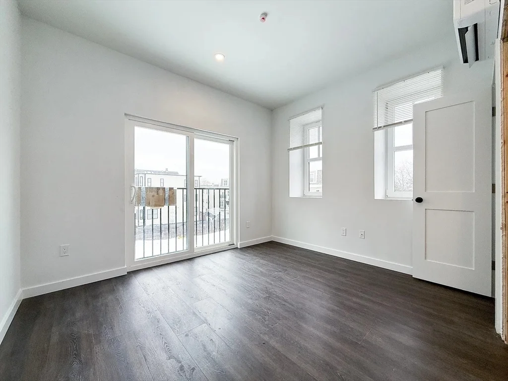 4 bed, 4+ bath apartment for rent at 71 Perrin St Unit 2, Roxbury — photo 5 of 17