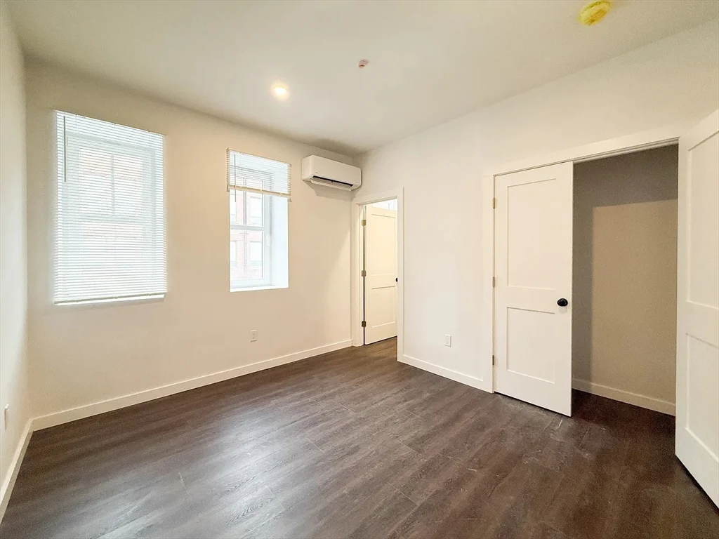 4 bed, 4+ bath apartment for rent at 71 Perrin St Unit 2, Roxbury — photo 14 of 17