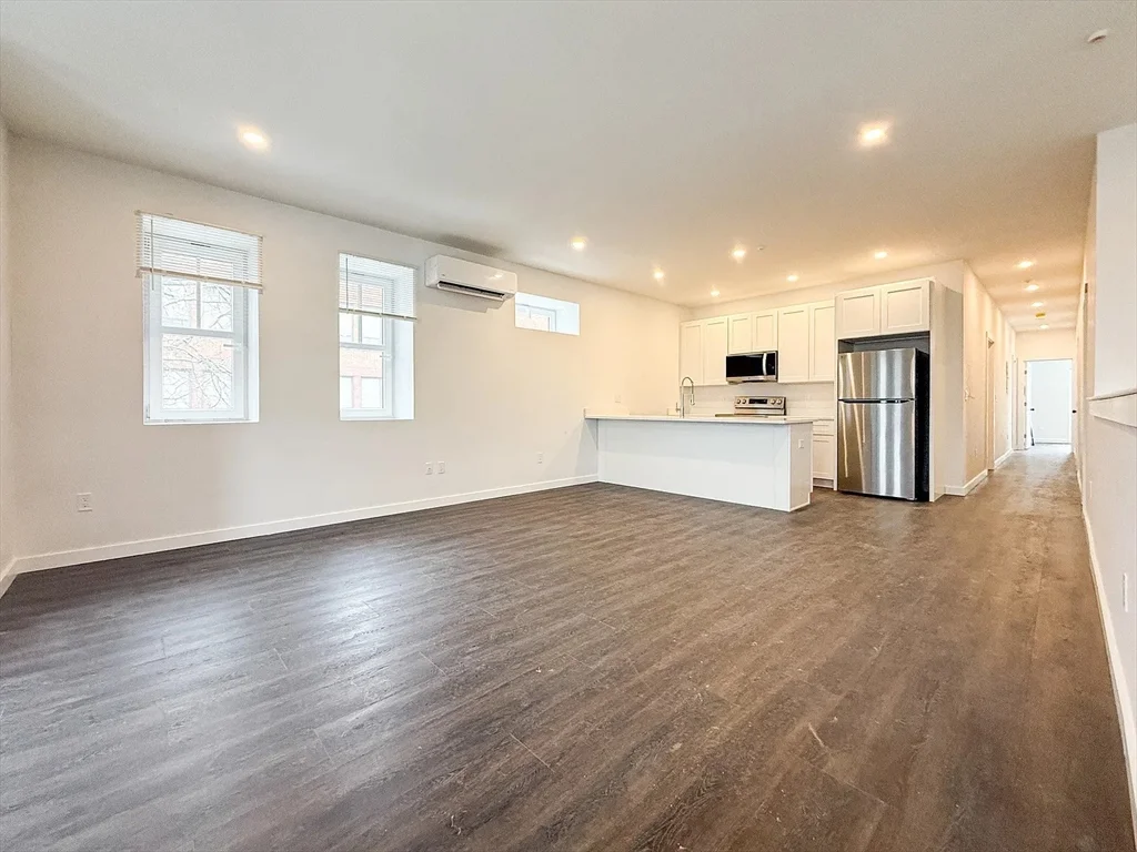 4 bed, 4+ bath apartment for rent at 71 Perrin St Unit 2, Roxbury — photo 3 of 17