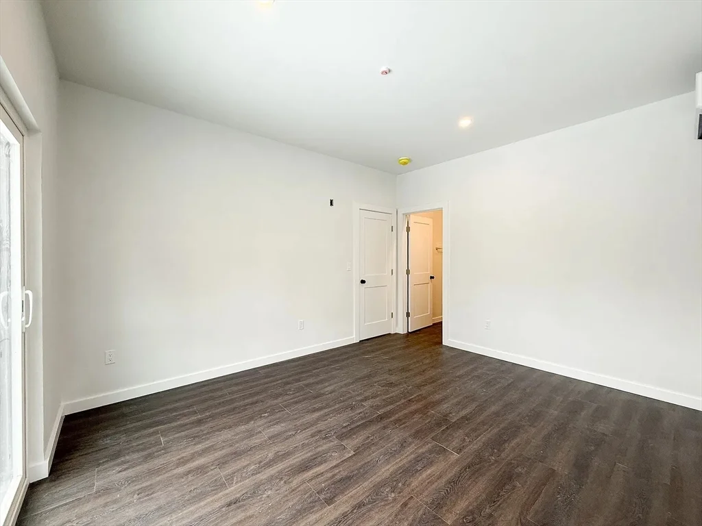 4 bed, 4+ bath apartment for rent at 71 Perrin St Unit 2, Roxbury — photo 6 of 17