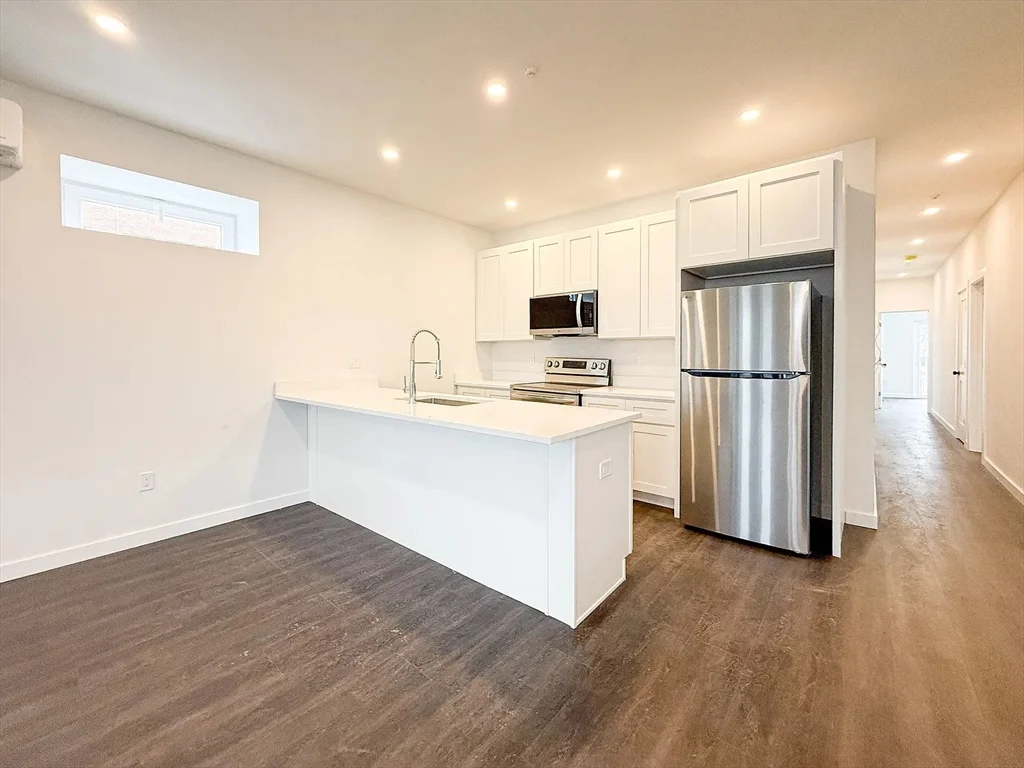 4 bed, 4+ bath apartment for rent at 71 Perrin St Unit 2, Roxbury