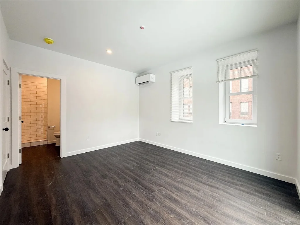 4 bed, 4+ bath apartment for rent at 71 Perrin St Unit 2, Roxbury — photo 8 of 17