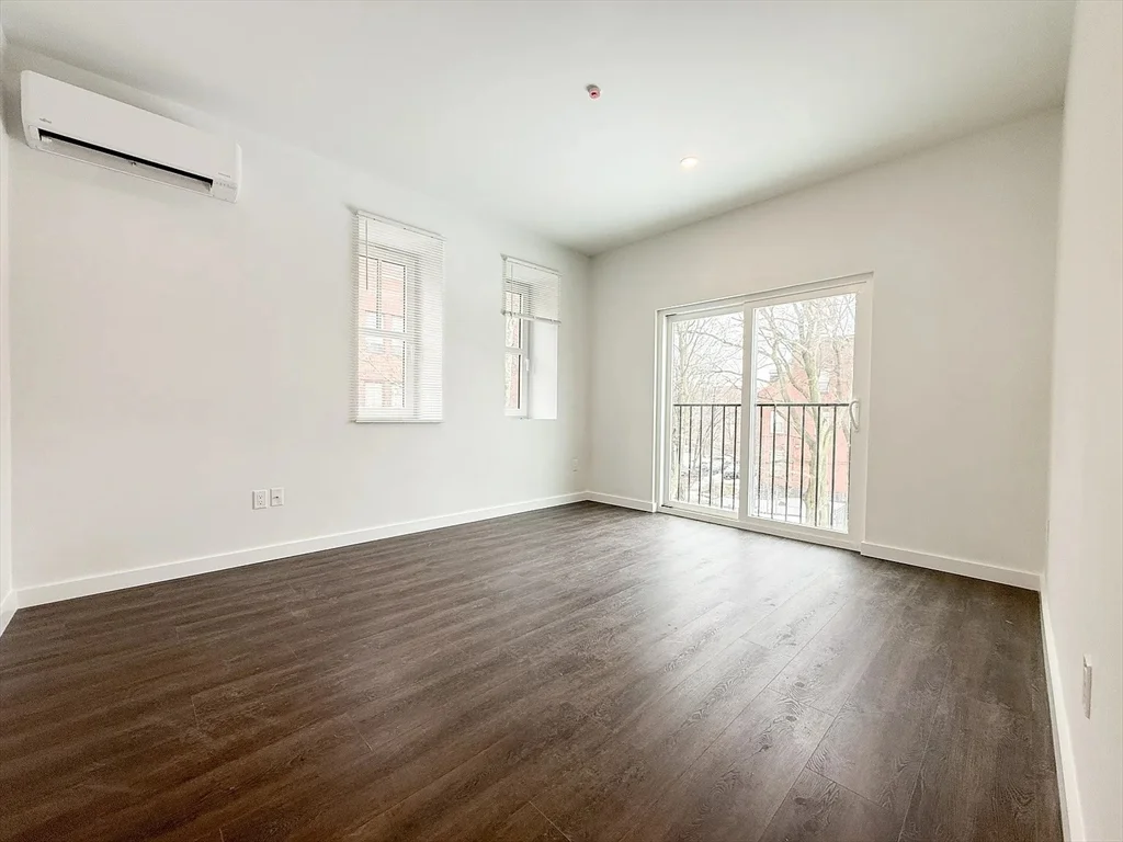 4 bed, 4+ bath apartment for rent at 71 Perrin St Unit 3, Roxbury — photo 9 of 17