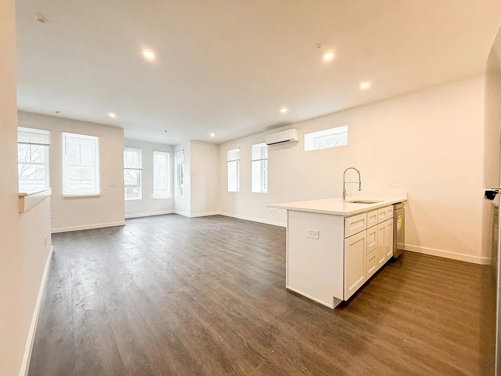 4 bed, 4+ bath apartment for rent at 71 Perrin St Unit 3, Roxbury — photo 2 of 17