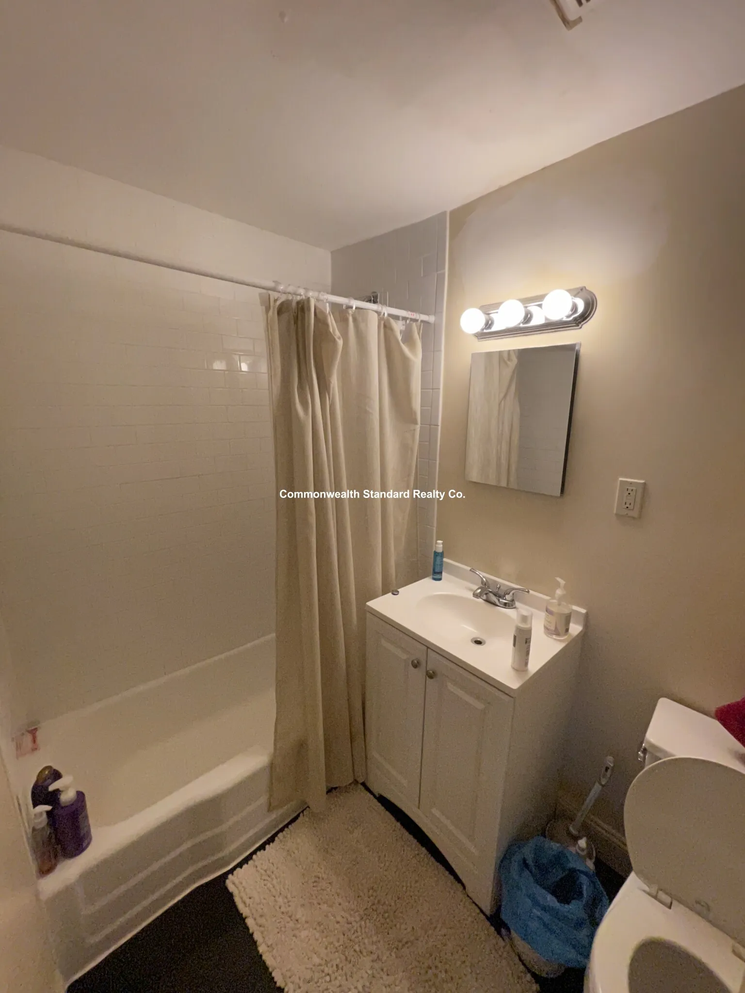 3 bed, 1 bath apartment for rent at 71 Phillips St Unit 2, Beacon Hill — photo 20 of 23