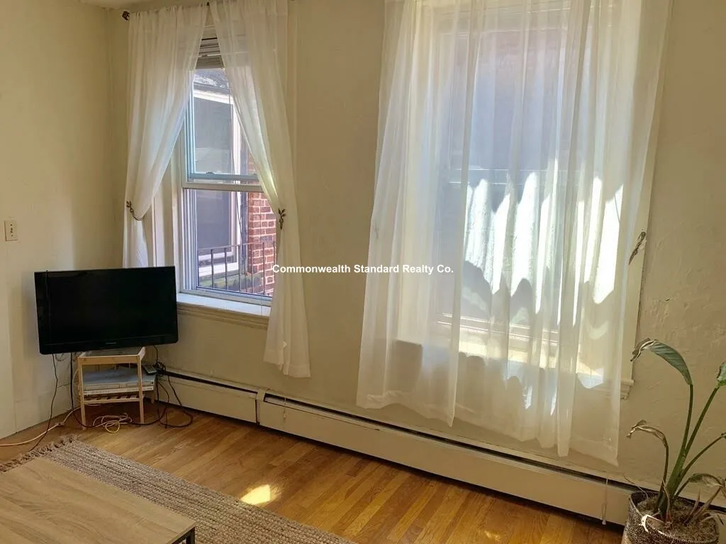 3 bed, 1 bath apartment for rent at 71 Phillips St Unit 2, Beacon Hill — photo 15 of 23