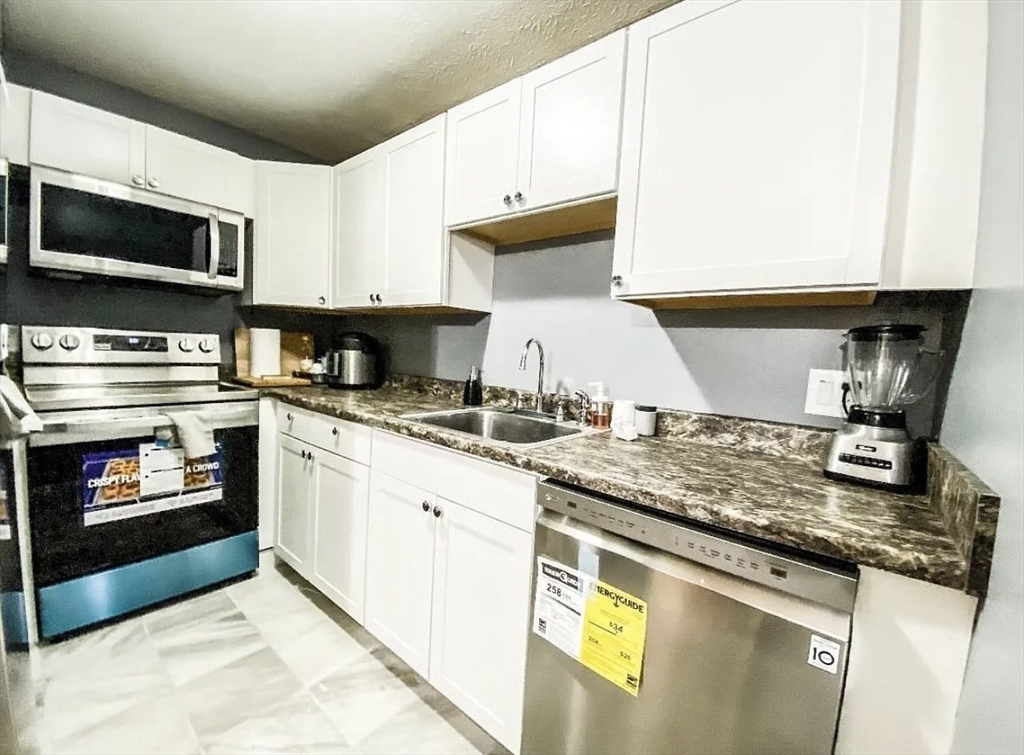 1 bed, 1 bath apartment for rent at 71 Princeton St Unit 310, Chelmsford — photo 1 of 10