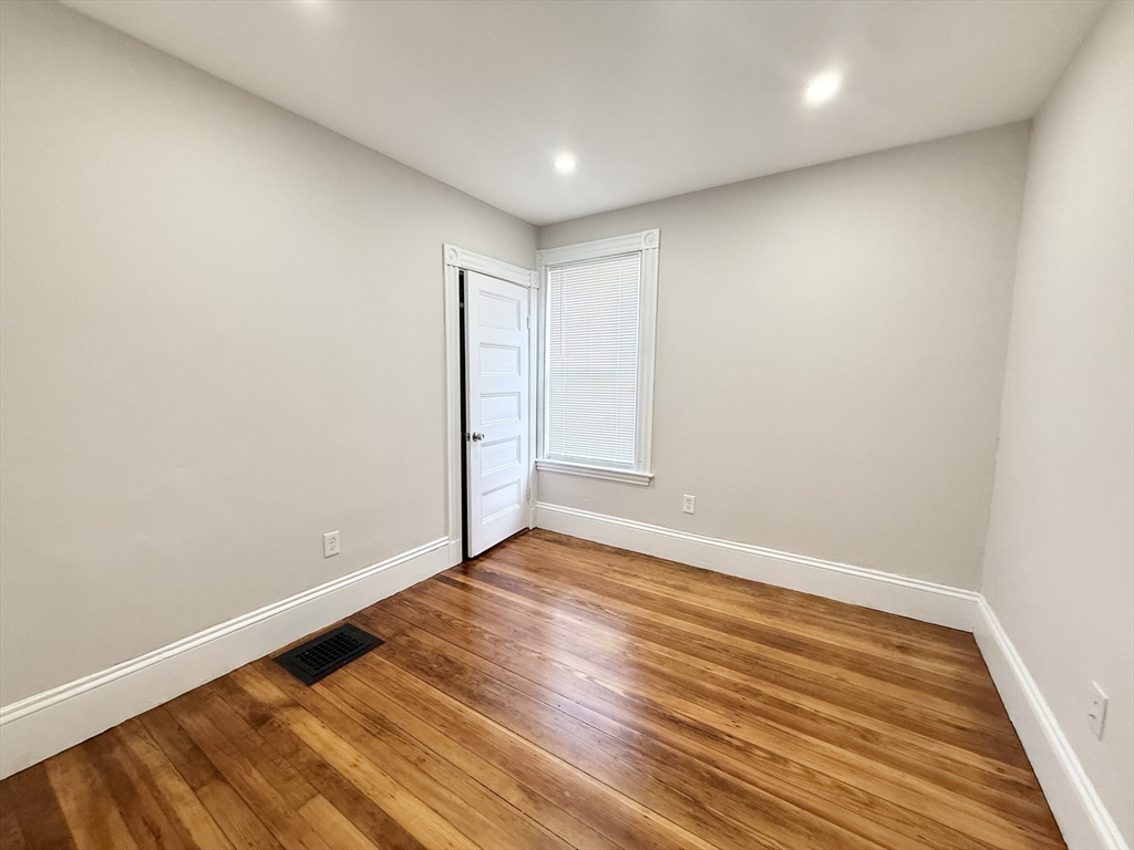 3 bed, 1 bath apartment for rent at 71 Saxton St Unit 1, Dorchester — photo 7 of 10