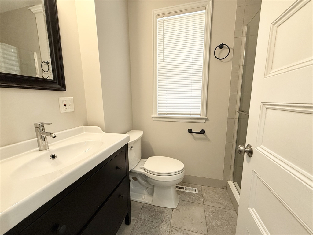 3 bed, 1 bath apartment for rent at 71 Saxton St Unit 1, Dorchester — photo 8 of 10