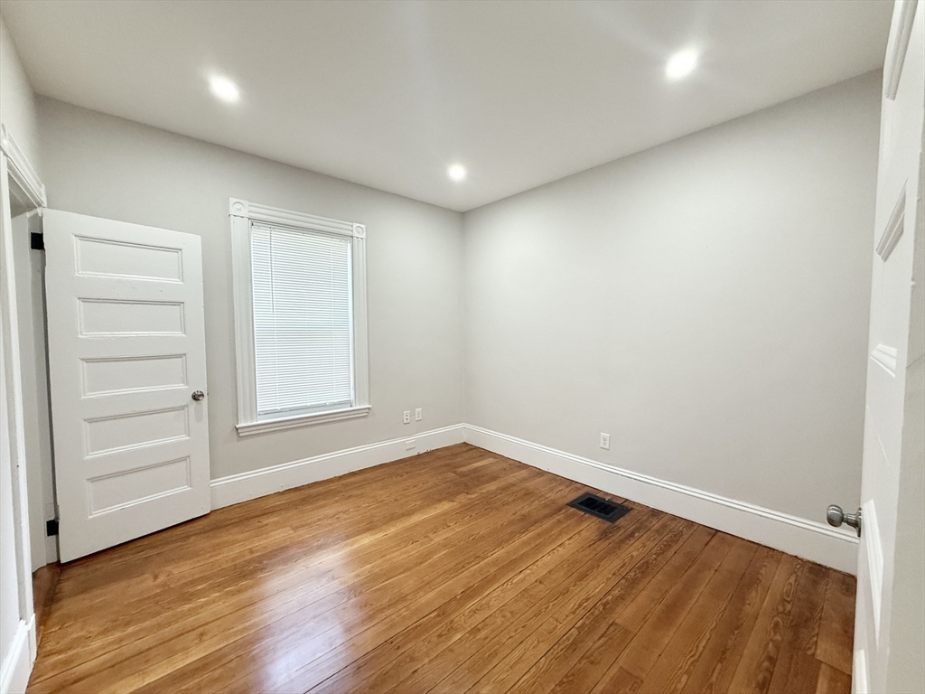 3 bed, 1 bath apartment for rent at 71 Saxton St Unit 1, Dorchester — photo 5 of 10