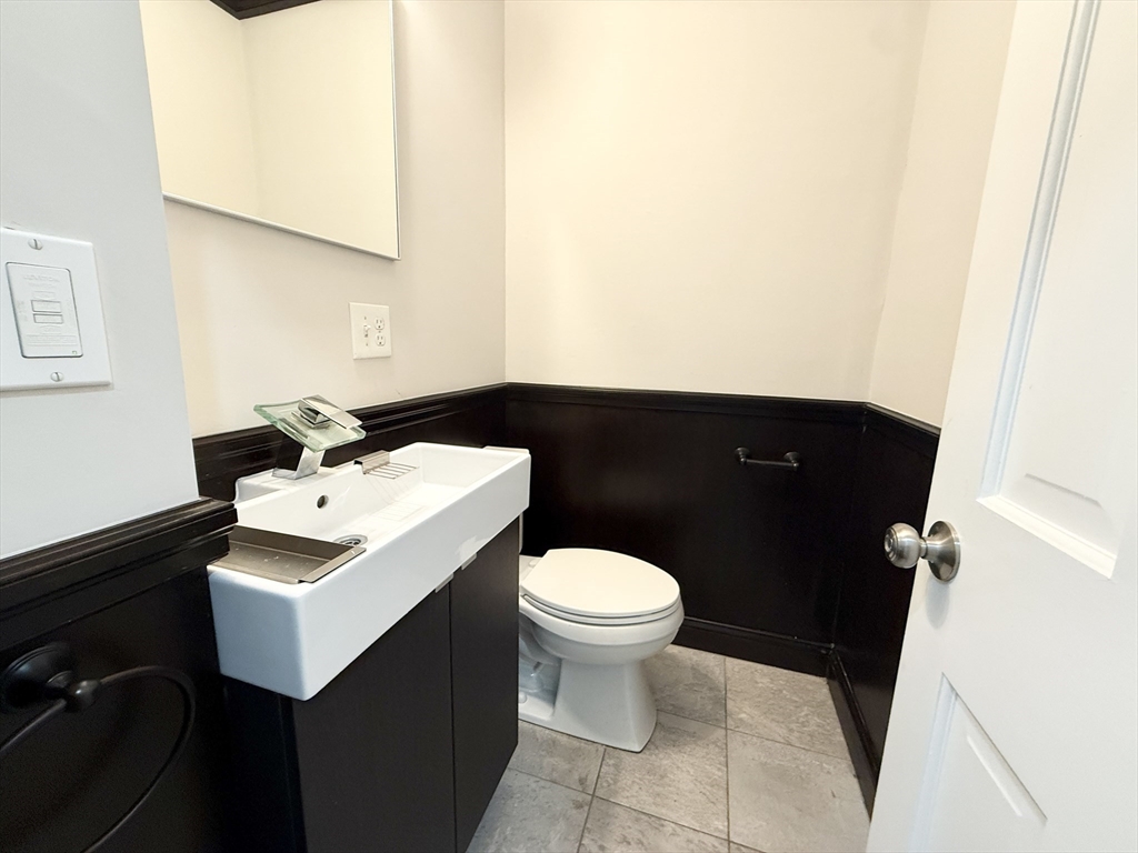 3 bed, 1 bath apartment for rent at 71 Saxton St Unit 1, Dorchester — photo 9 of 10