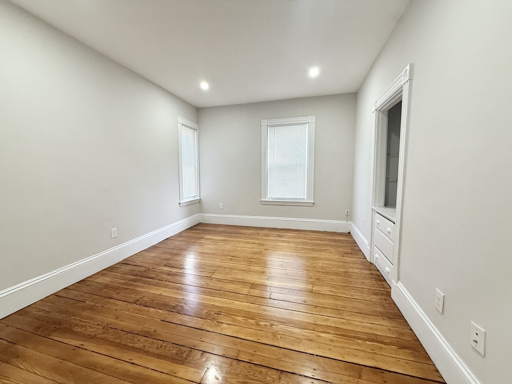 3 bed, 1 bath apartment for rent at 71 Saxton St Unit 1, Dorchester — photo 6 of 10