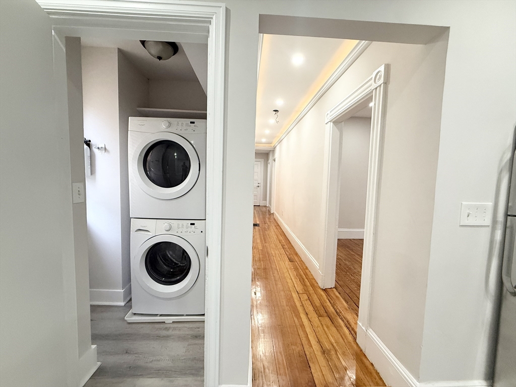 3 bed, 1 bath apartment for rent at 71 Saxton St Unit 1, Dorchester — photo 3 of 10