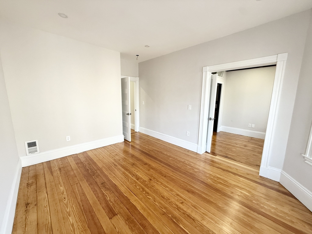 3 bed, 1 bath apartment for rent at 71 Saxton St Unit 2, Dorchester — photo 4 of 10