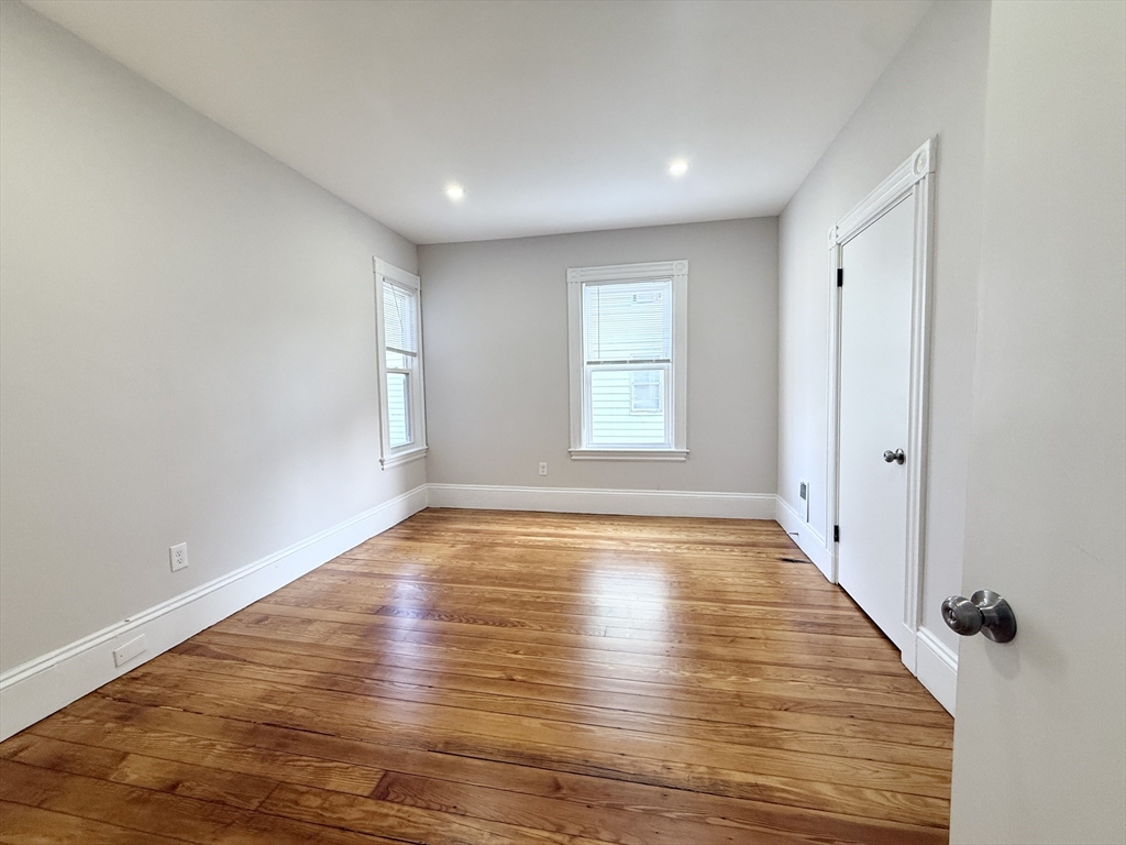3 bed, 1 bath apartment for rent at 71 Saxton St Unit 2, Dorchester — photo 6 of 10