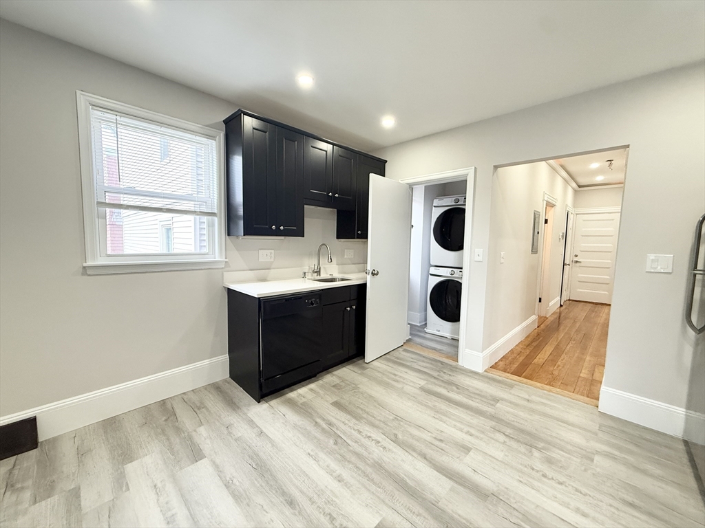 3 bed, 1 bath apartment for rent at 71 Saxton St Unit 2, Dorchester — photo 2 of 10