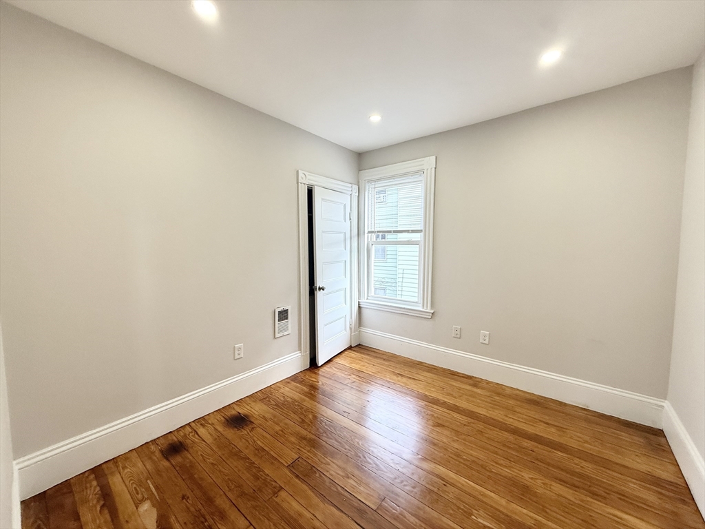 3 bed, 1 bath apartment for rent at 71 Saxton St Unit 2, Dorchester — photo 7 of 10