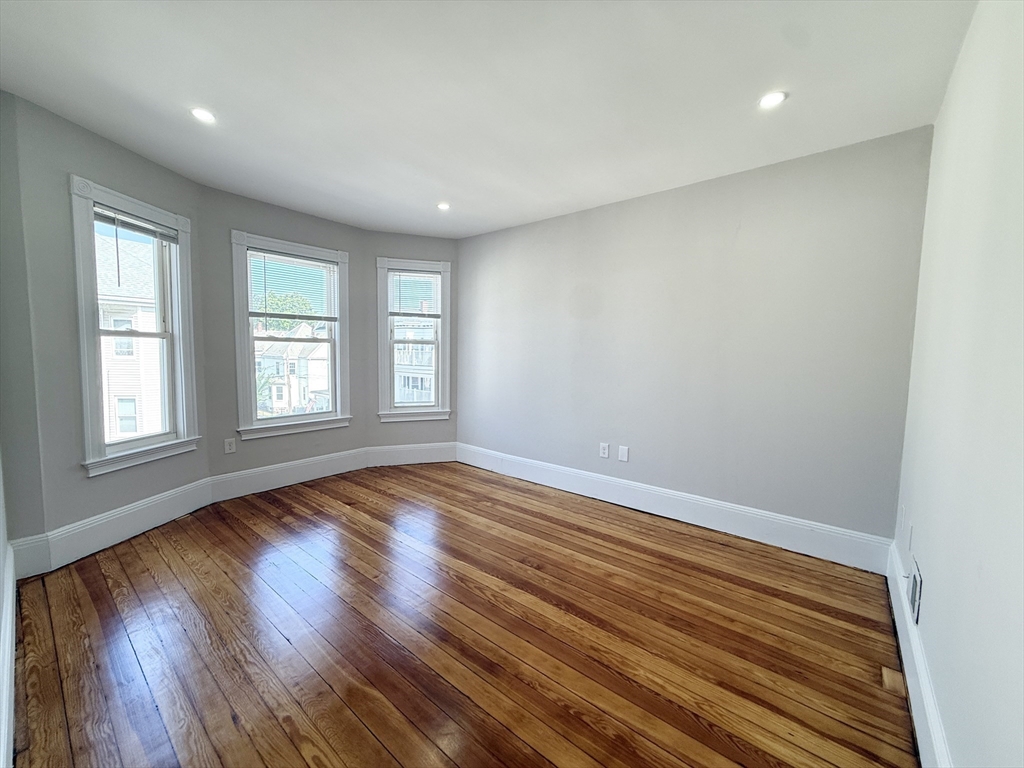 4 bed, 1 bath apartment for rent at 71 Saxton St Unit 3, Dorchester — photo 6 of 10