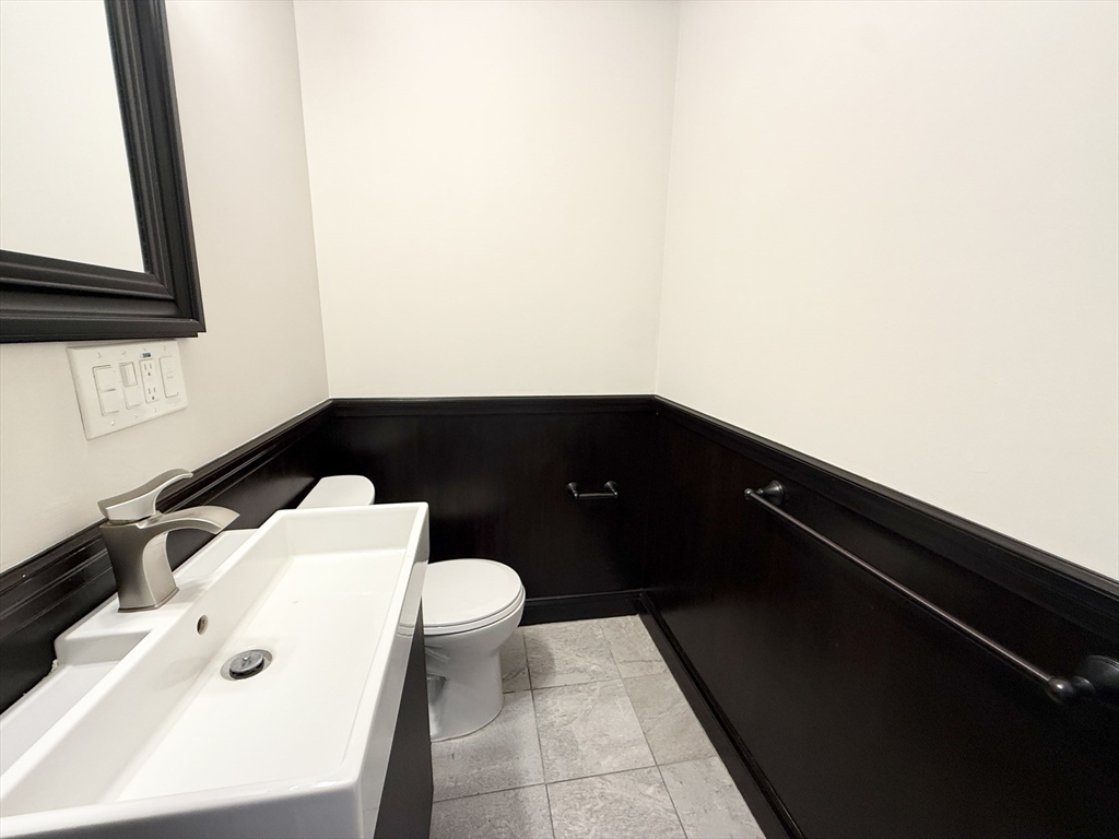 4 bed, 1 bath apartment for rent at 71 Saxton St Unit 3, Dorchester — photo 9 of 10