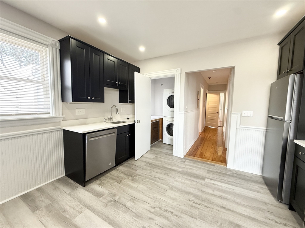 4 bed, 1 bath apartment for rent at 71 Saxton St Unit 3, Dorchester — photo 1 of 10