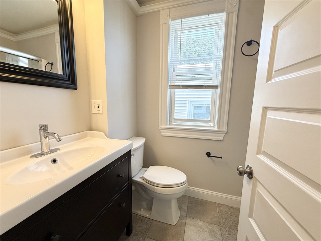 4 bed, 1 bath apartment for rent at 71 Saxton St Unit 3, Dorchester — photo 8 of 10