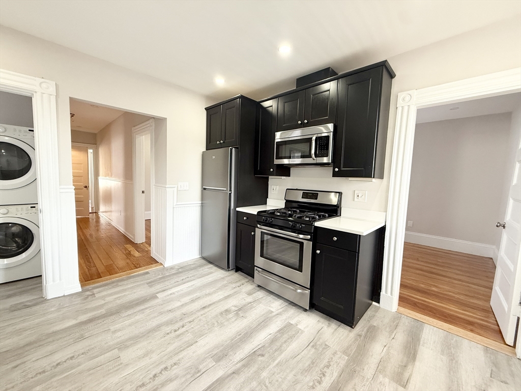 4 bed, 1 bath apartment for rent at 71 Saxton St Unit 3, Dorchester — photo 2 of 10