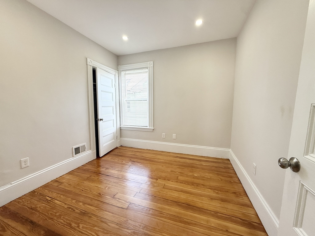 4 bed, 1 bath apartment for rent at 71 Saxton St Unit 3, Dorchester — photo 5 of 10