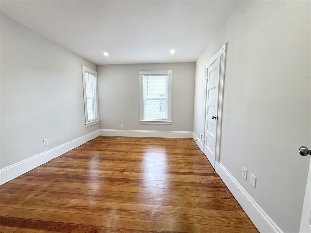 4 bed, 1 bath apartment for rent at 71 Saxton St Unit 3, Dorchester — photo 4 of 10