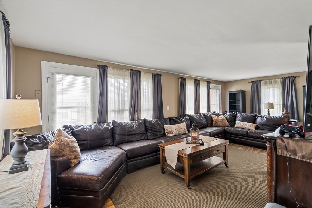 3 bed, 2.5 bath apartment for rent at 71 Silver Lake Ave Unit 71, Nonantum — photo 9 of 12