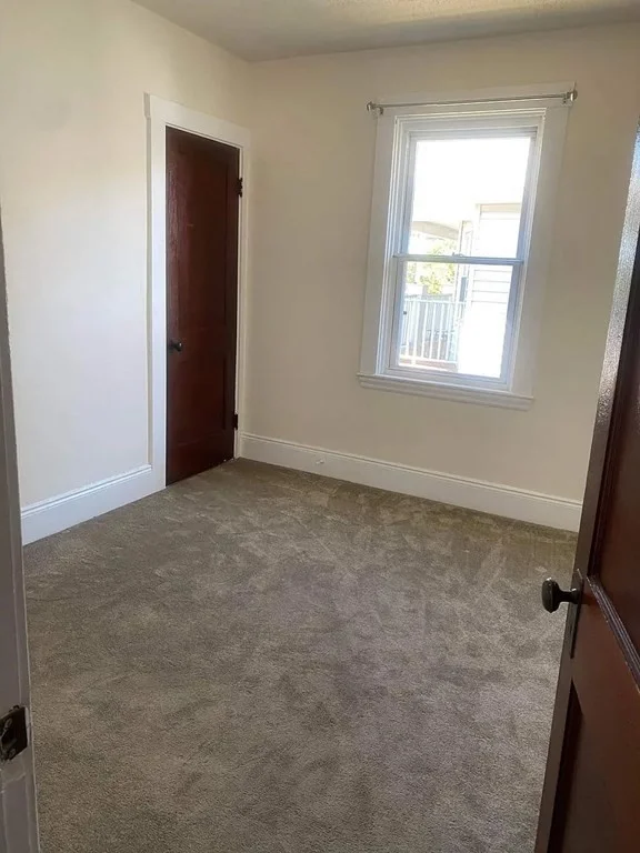 3 bed, 1 bath apartment for rent at 71 Sycamore St Unit 2, Fairhaven — photo 7 of 8