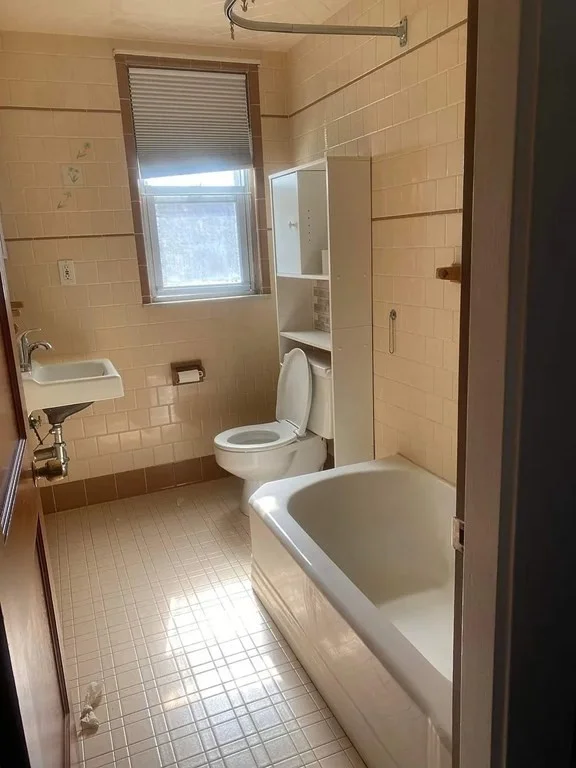 3 bed, 1 bath apartment for rent at 71 Sycamore St Unit 2, Fairhaven — photo 8 of 8