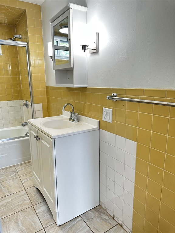 2 bed, 1 bath apartment for rent at 71 Thatcher St Unit 2, Brockton — photo 8 of 9