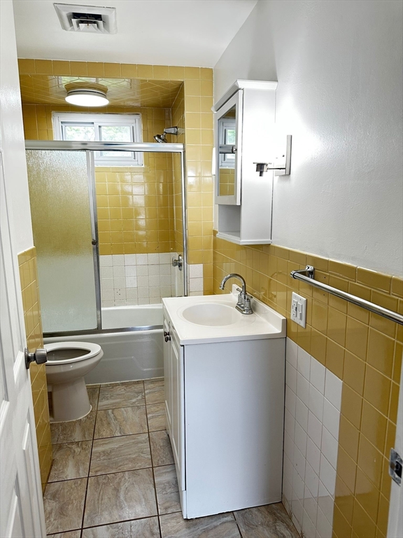 2 bed, 1 bath apartment for rent at 71 Thatcher St Unit 2, Brockton — photo 7 of 9
