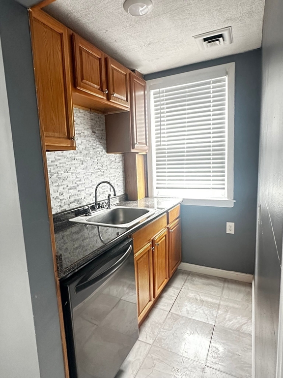 2 bed, 1 bath apartment for rent at 71 Thatcher St Unit 2, Brockton — photo 4 of 9