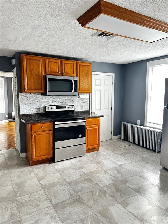 2 bed, 1 bath apartment for rent at 71 Thatcher St Unit 2, Brockton — photo 3 of 9