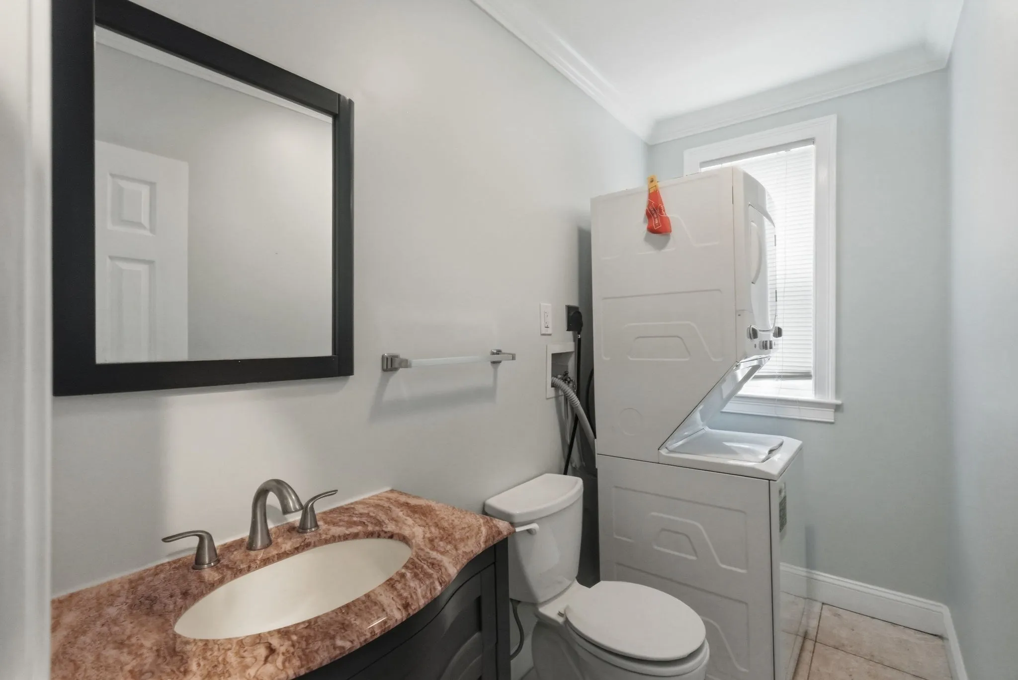 5 bed, 1 bath apartment for rent at 71 Walnut Park Unit 2, Roxbury — photo 10 of 12