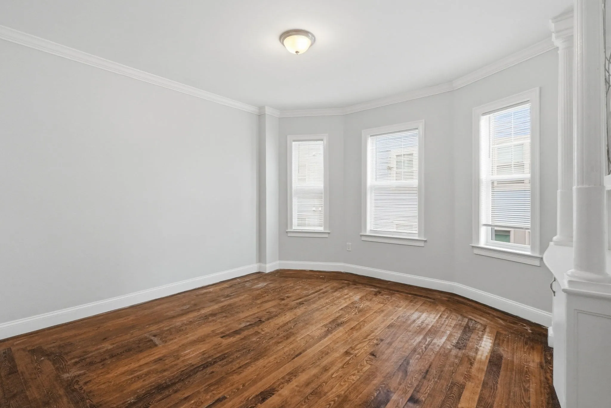 5 bed, 1 bath apartment for rent at 71 Walnut Park Unit 2, Roxbury — photo 2 of 12