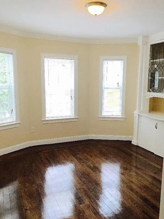 5 bed, 1 bath apartment for rent at 71 Walnut Park Unit 2, Roxbury — photo 4 of 6
