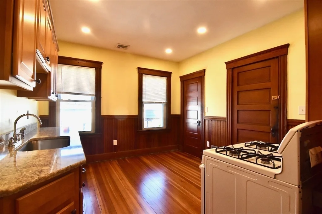 2 bed, 1 bath apartment for rent at 710 Metropolitan Ave Unit 3, Hyde Park — photo 2 of 20